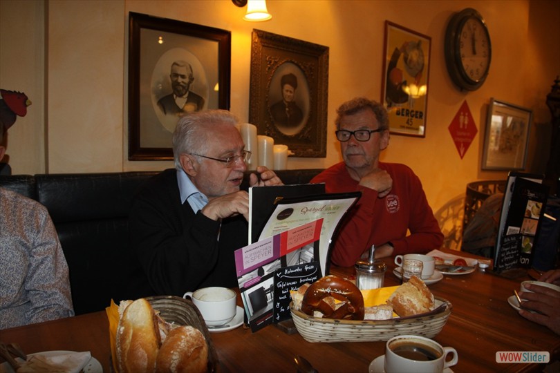 Frühstück im Cafe Hindenburg